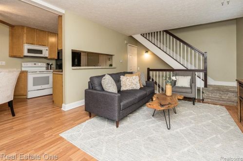 282 1st St, Rochester MI 48307-2600 exterior