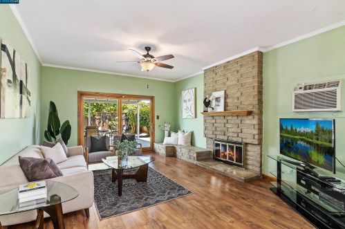 1519 Heartwood Dr, Concord CA 94521-1939 exterior