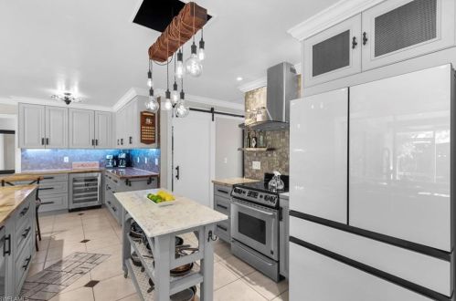 4584 Chippendale Dr, Naples FL 34112-5259 exterior