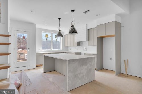 959 Marshall St, Philadelphia PA 19122 exterior