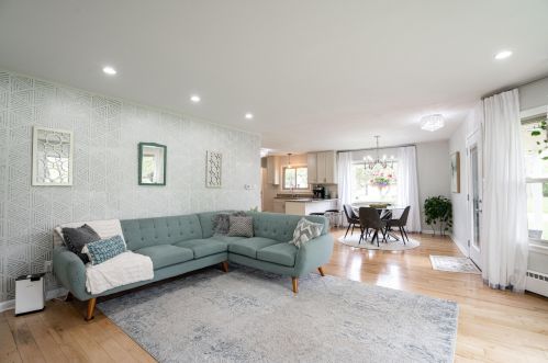 8934 Seneca Rd, Milwaukee WI 53217-2331 exterior