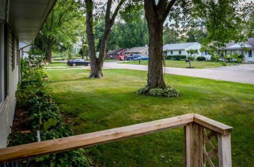 107 Delaware St, Bull Valley, IL 60014-4913