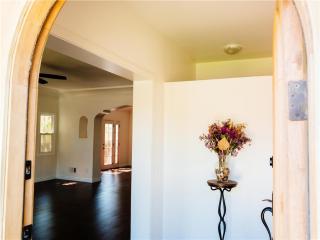 1207 Cloverdale Ave, Los Angeles CA  90019-2856 exterior