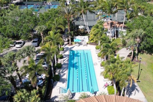 6068 Towncenter Cir, Naples FL 34119-9556 exterior