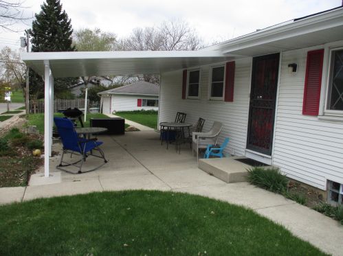 3677 96th St, Milwaukee, WI 53228-1414