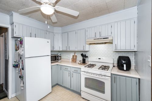 11601 Komensky Ave, Chicago IL 60623-1229 exterior