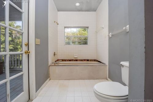 9101 Indian Riv Dr, Fort Pierce FL 34982-7824 exterior