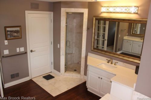 3586 Walnut Brk Dr, Rochester MI 48309-4065 exterior