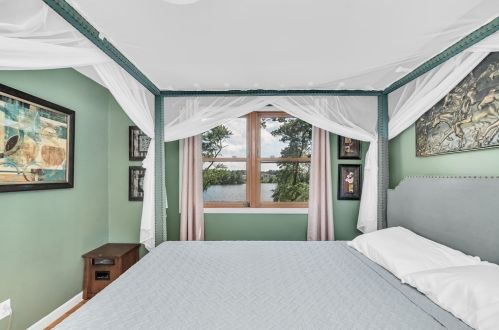 63 Glenmore St, Springfield MA 01129-1064 exterior