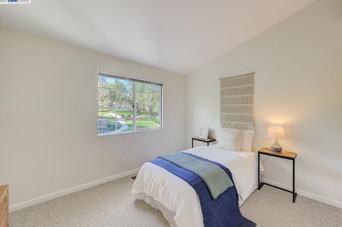 1036 Pinehurst Ct, Concord CA 94521-4532 exterior