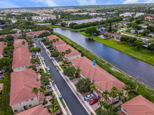 2766 Evergreen Cir, Boynton Beach FL 33426-8657 exterior