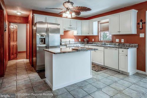 4 Vine St, Berkeley Township NJ 08721-2420 exterior