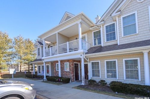 36 Della Dr, Babylon NY  11704-6240 exterior