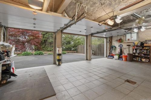 376 Hayward Ave, Mount Vernon NY 10552-1606 exterior