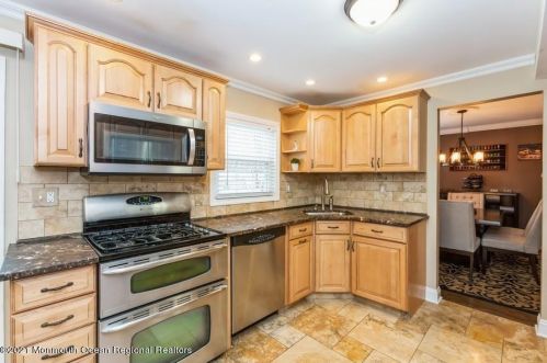 19 Sherwood Ln, Old Bridge NJ 08857-1634 exterior