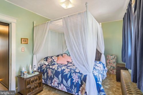 301 Laurel Ave, Camden NJ 08107-2129 exterior