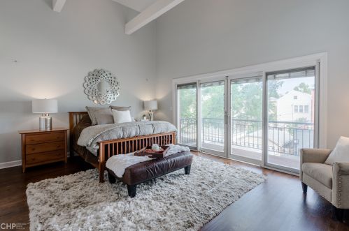 1512 Oakdale Ave, Chicago IL 60657-4011 exterior