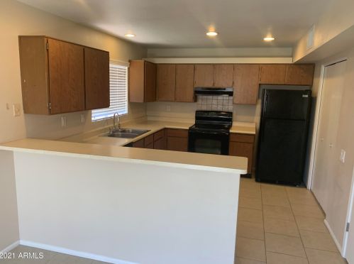 7038 42nd St, Phoenix AZ  85042-8906 exterior