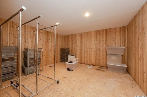 22 Long Acre Ln, Huntington Station NY 11746-7926 exterior