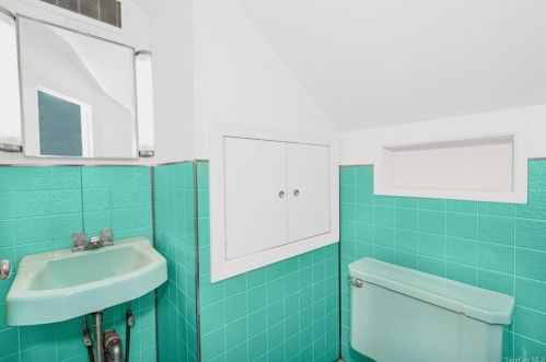 256 260th St, Bronx NY 10471-1822 exterior