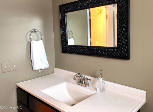 6856 118 Ave, Fennville MI 49408-9766 exterior