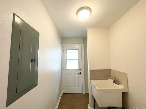 1601 Kealia Dr, Honolulu HI 96817-2077 exterior