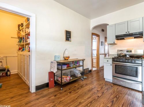 5713 Giddings St, Chicago IL 60630-3106 exterior