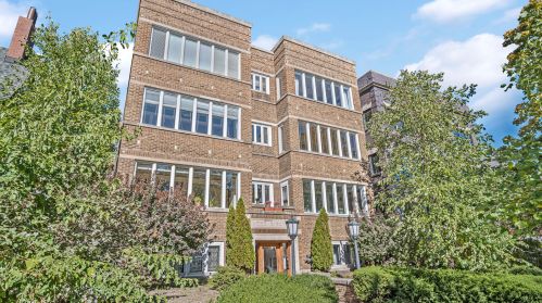 1132 Morse Ave, Chicago, IL 60626-3562