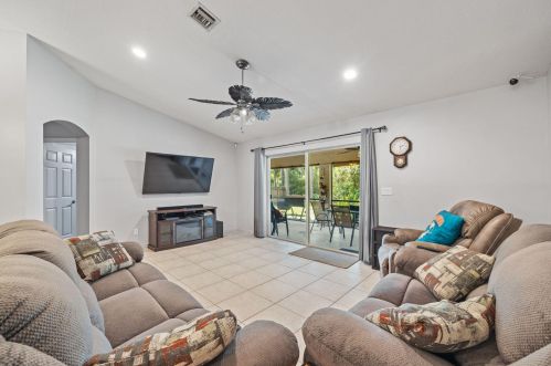 1802 Hickock Ter, Fort Pierce FL 34953-1111 exterior