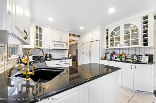 298 Elton Adelphia Rd, East Freehold NJ 07728-8022 exterior