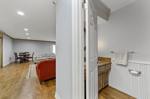 10526 Berry Knl Dr, Dallas TX 75230-4245 exterior