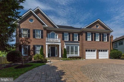 10714 Cloverbrooke Dr, Rockville, MD 20854-6372