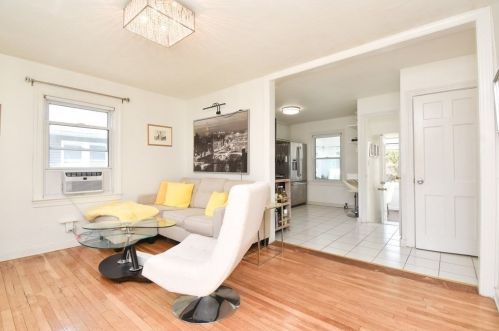 17 Waldorf St, Springfield MA 01109-1837 exterior