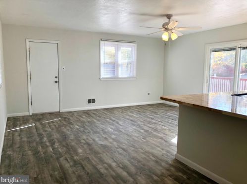 1152 Lower Fry Rd, Trenton NJ 08618-1831 exterior