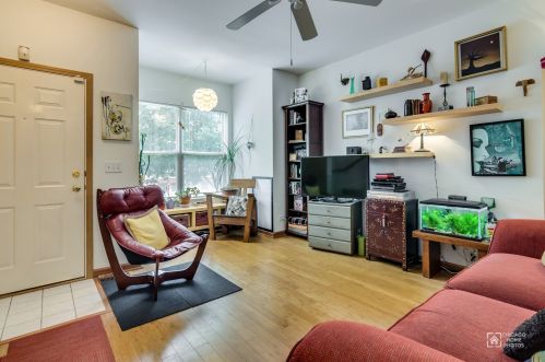 908 40, Chicago IL 60653-2803 exterior