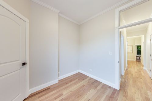 4912 Washington Park Ct, Chicago IL 60615-2304 exterior