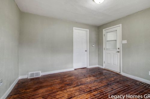 2229 Jarman St, Meskegon, MI 49444-1244