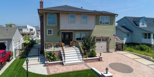 115 Annuskemunnica Rd, Babylon, NY 11702-4424