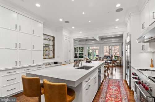 2735 Cathedral Ave, Washington DC  20008-4119 exterior