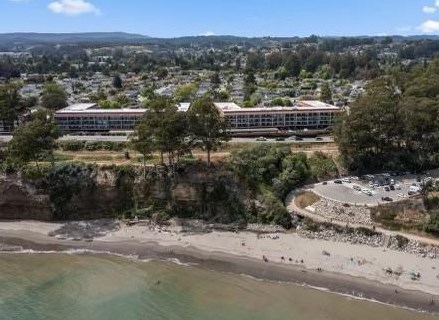 870 Park Ave, Capitola CA 95010-2307 exterior