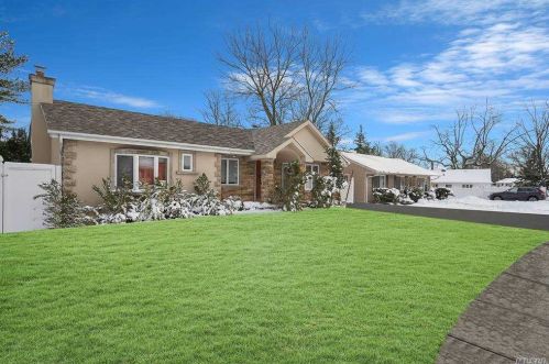 1009 Lynn Dr, Valley Stream, NY 11580-1228