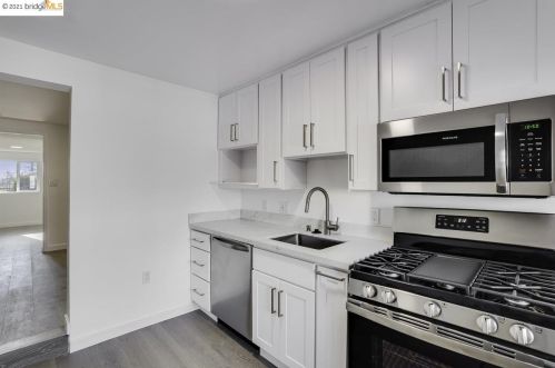 2043 Emerson St, Berkeley CA 94705-1813 exterior