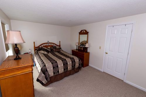 18 Vinton Dr, Concord NH 03303-1584 exterior