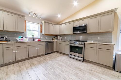 2 Eagle St, Providence RI 02909-1058 exterior