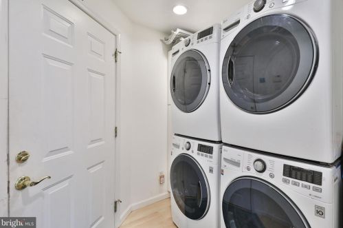 2076 Packard Ave, Huntingdon Valley PA 19006-6418 exterior