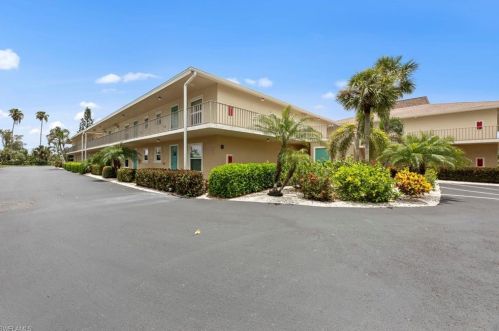 401 Charlemagne Blvd, Naples FL 34112-7069 exterior