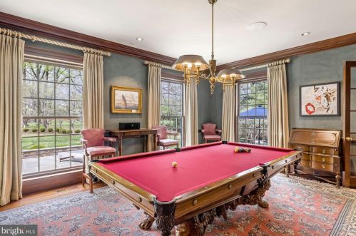 9000 Congressional Pkwy, Rockville MD  20854-4610 exterior