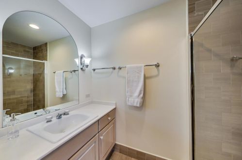 1133 Schubert Ave, Chicago IL 60614-1507 exterior