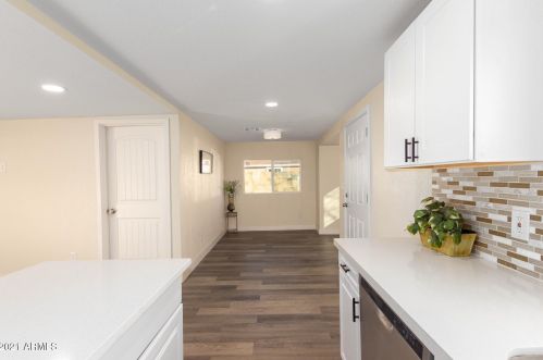 810 27th Ave, Phoenix AZ 85027-1805 exterior