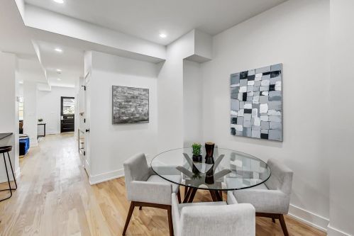 2830 Barry Ave, Chicago IL  60618-7016 exterior